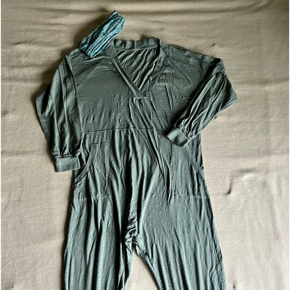 natural life women’s medium jumpsuit…better than sweats!